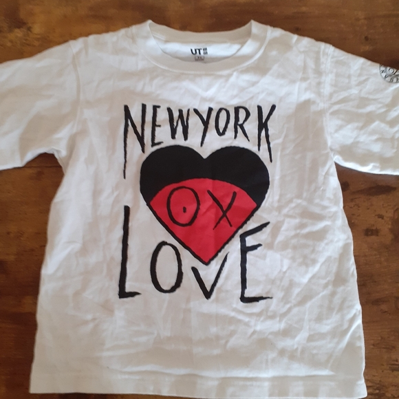 Uniqlo Kids New York Love Heart Graphic Tee shirt - Picture 3 of 3